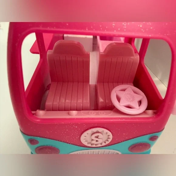 Shopkins Glitzi Ice Cream Truck playset from Moose Toys - Picture 6 of 11